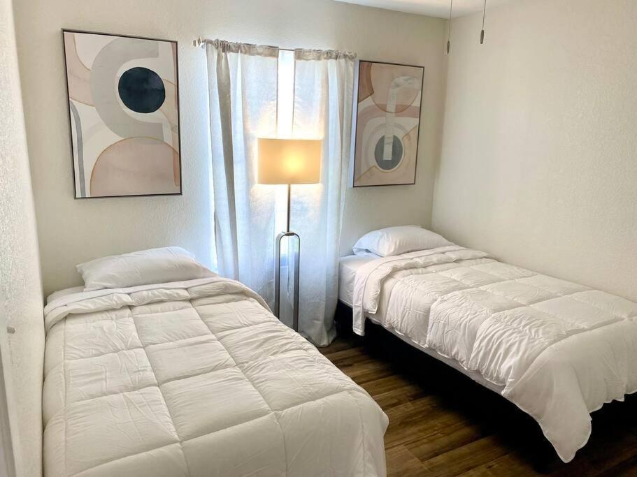 Contemporary 2-Bedroom Rental Unit إيغل باس المظهر الخارجي الصورة
