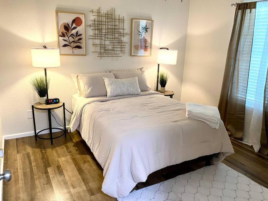 Contemporary 2-Bedroom Rental Unit إيغل باس المظهر الخارجي الصورة
